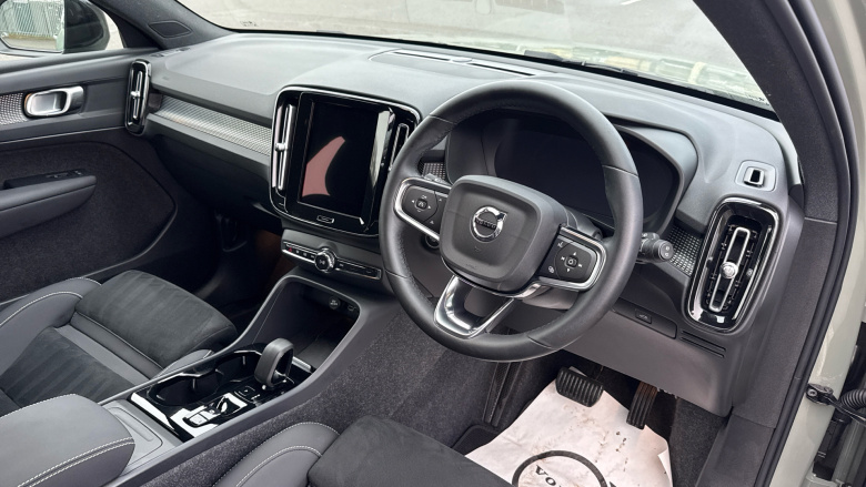 Volvo XC40 2.0 B3P Plus Dark 5dr Auto Petrol Estate